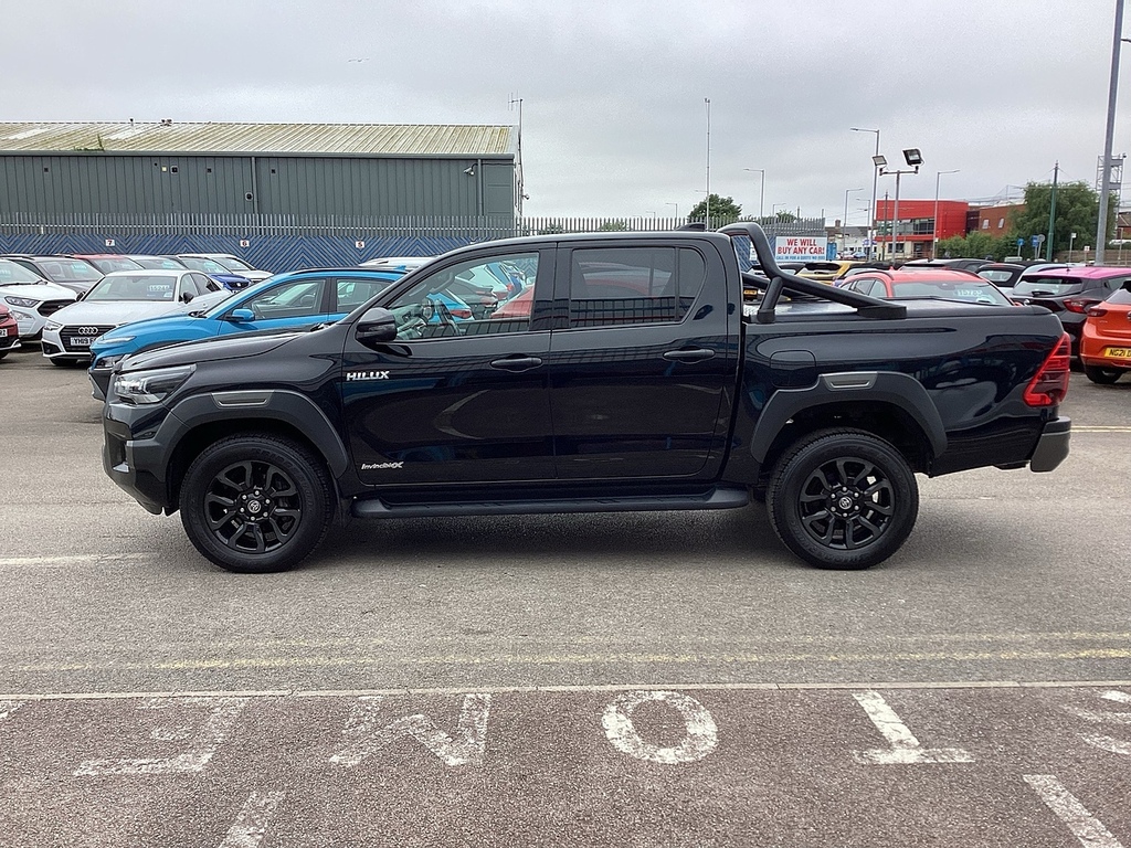 Toyota HILUX Invincible 4Wd D-4d Dcb Red #9