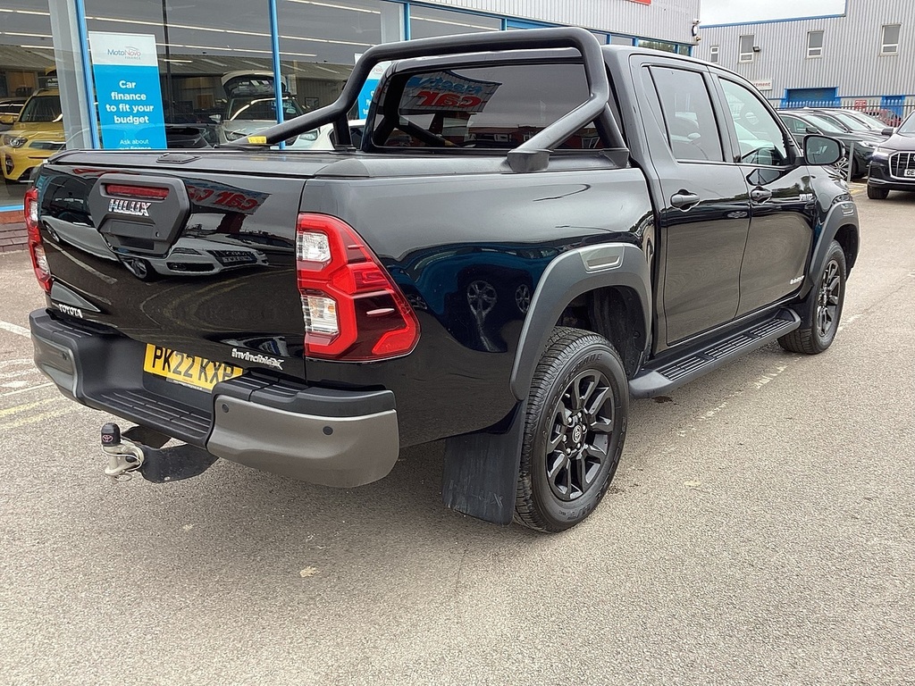 Toyota HILUX D-4d Invincible X Black #4