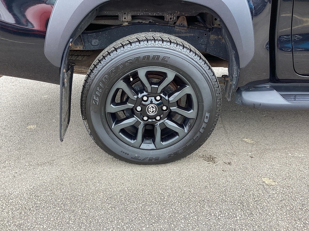 Toyota HILUX Invincible 4Wd D-4d Dcb Red #21