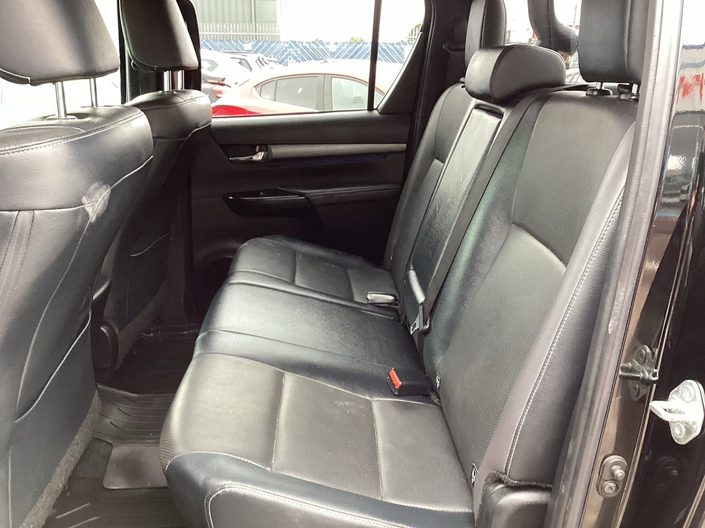 Toyota HILUX Invincible 4Wd D-4d Dcb Red #28