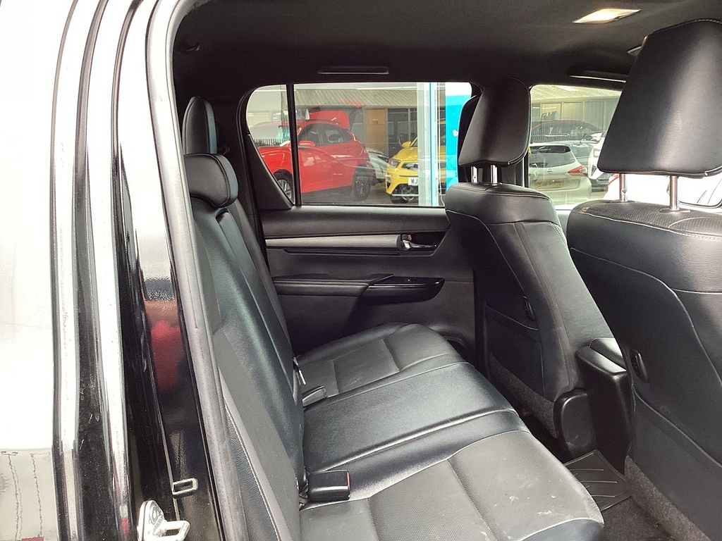 Toyota HILUX Invincible 4Wd D-4d Dcb Red #11