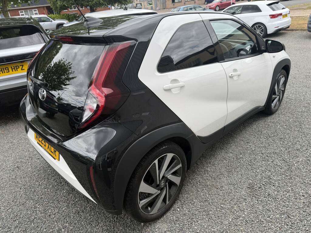 Toyota Aygo X 1.0 Vvt-i Edge White #2