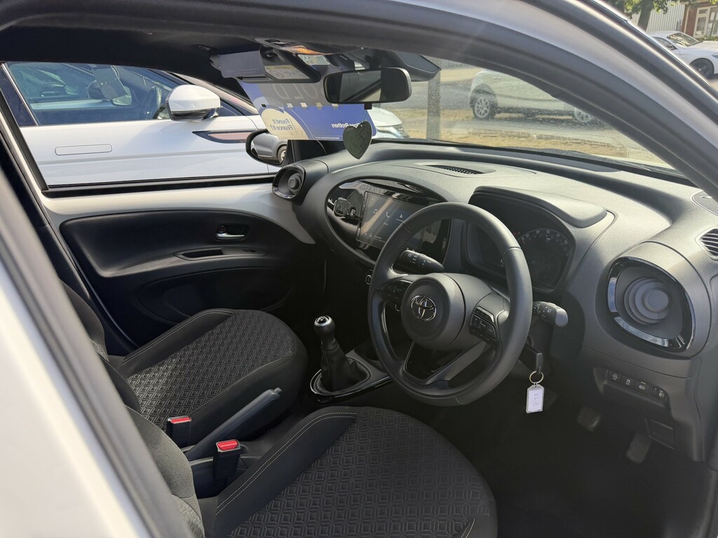 Toyota Aygo X 1.0 Vvt-i Edge White #6
