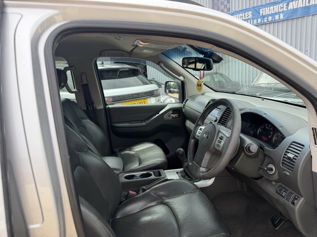Nissan Navara 2.5 Dci Tekna 2013 NJ13RBZ Silver #3