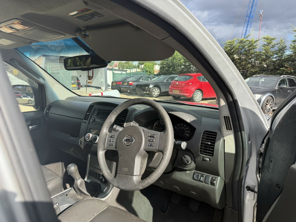 Nissan Navara 2.5 Dci Tekna Silver #6