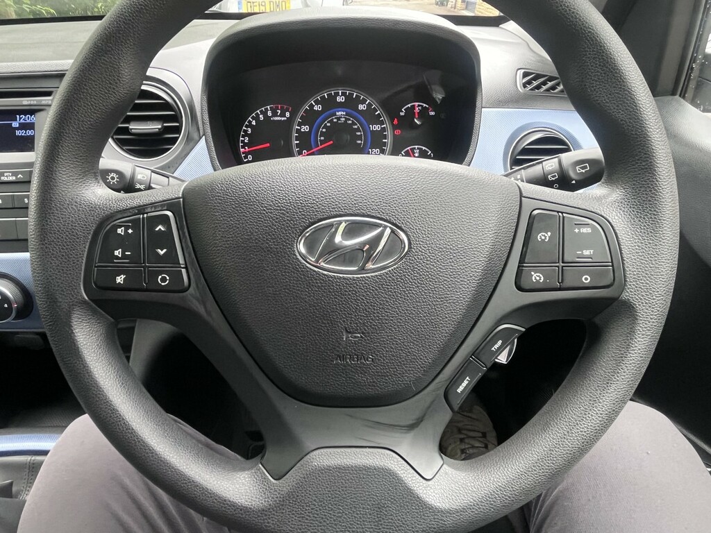 Hyundai I10 Hatchback White #24