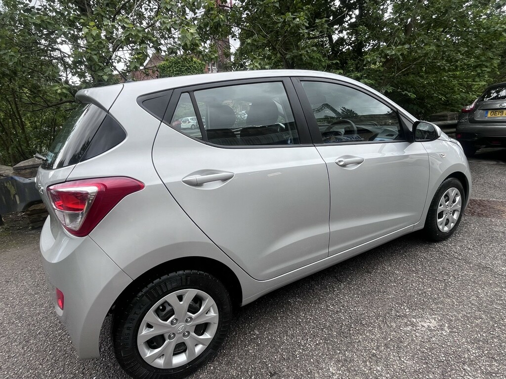 Hyundai I10 Hatchback White #16