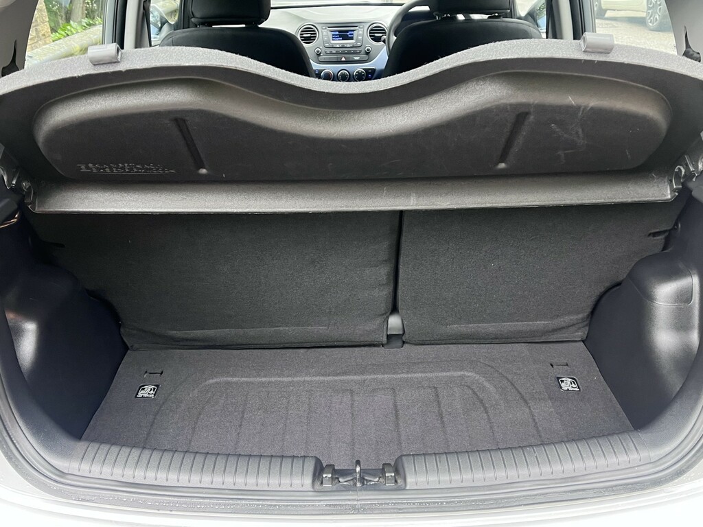 Hyundai I10 Hatchback White #11