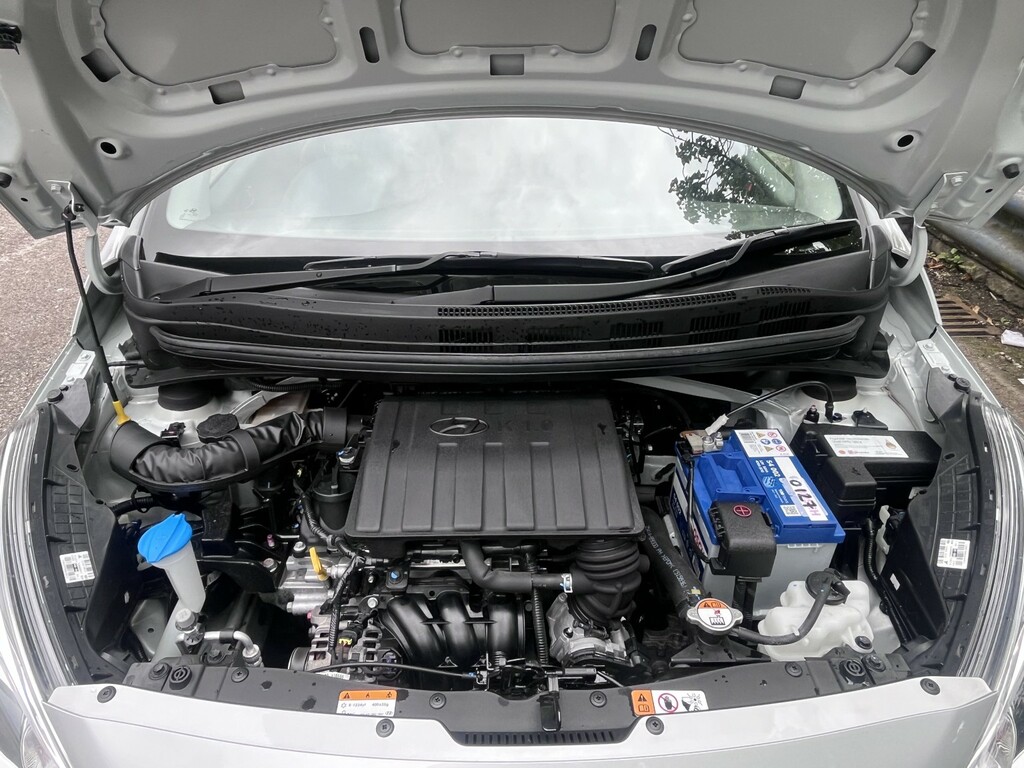 Hyundai I10 Hatchback White #19