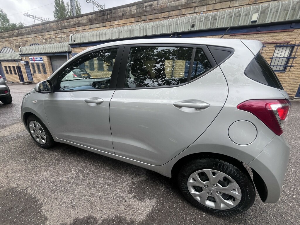 Hyundai I10 Hatchback White #15