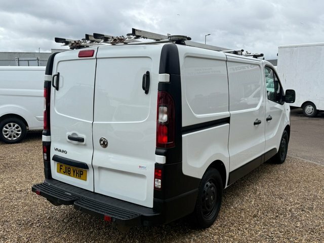 Vauxhall Vivaro Cdti 2900 Panel Van White #2