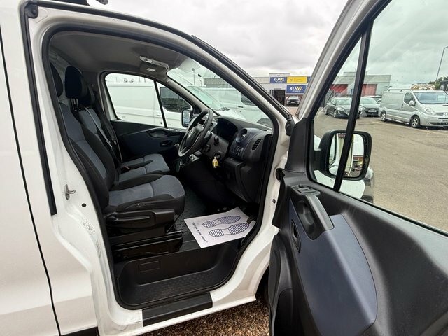 Vauxhall Vivaro Cdti 2900 Panel Van White #4