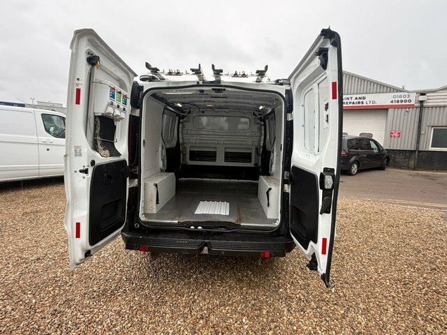 Vauxhall Vivaro Cdti 2900 Panel Van White #6
