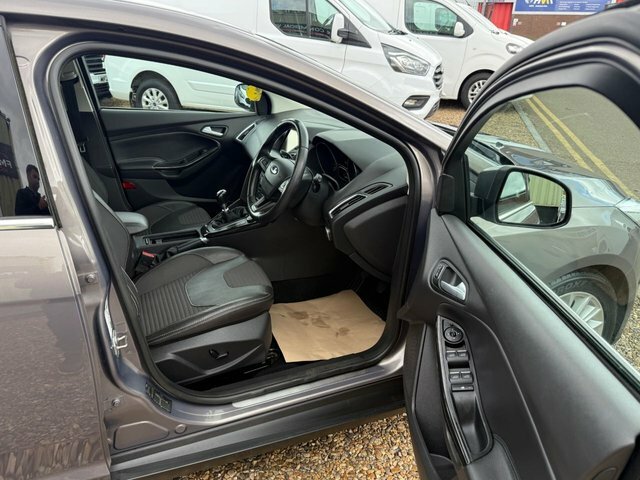 Ford Focus Ecoboost Titanium X Hatchback FY15YBW Brown #4