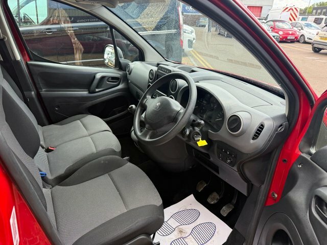 Peugeot Partner Bluehdi 854 Professional Panel Red #4