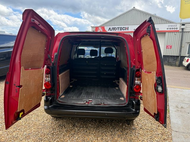 Peugeot Partner Bluehdi 854 Professional Panel Red #5