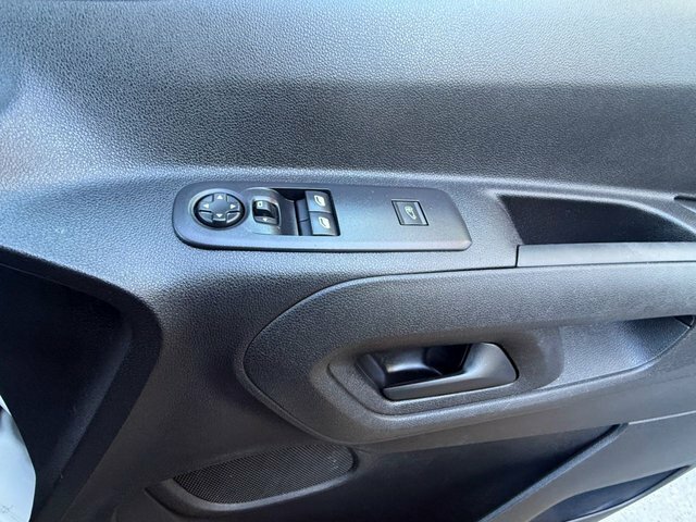 Vauxhall Combo Turbo D 2300 Edition U1152 Ulez White #17