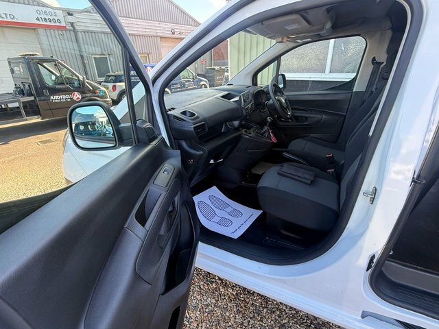 Vauxhall Combo Turbo D 2300 Edition White #5
