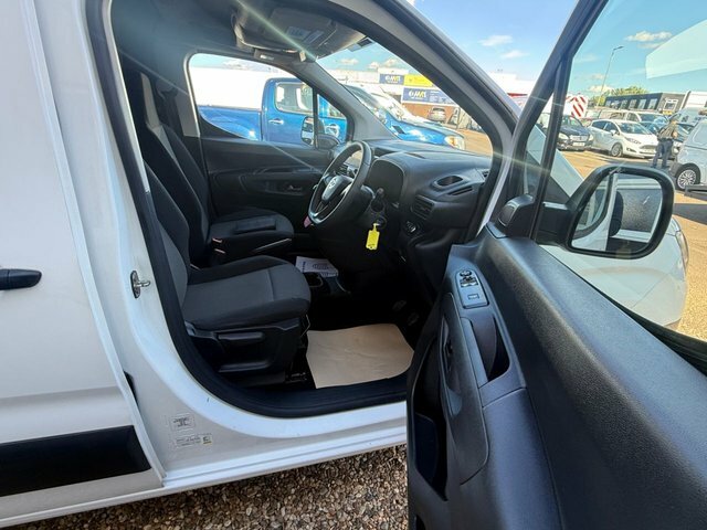 Vauxhall Combo Turbo D 2300 Edition White #3