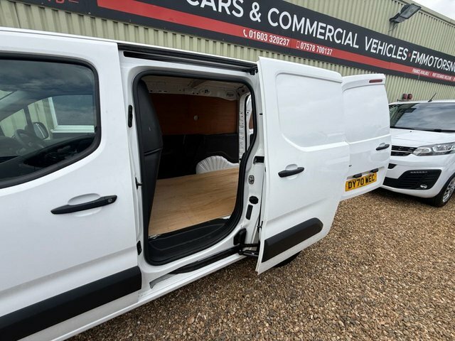 Vauxhall Combo Turbo D 2300 Sportive White #6