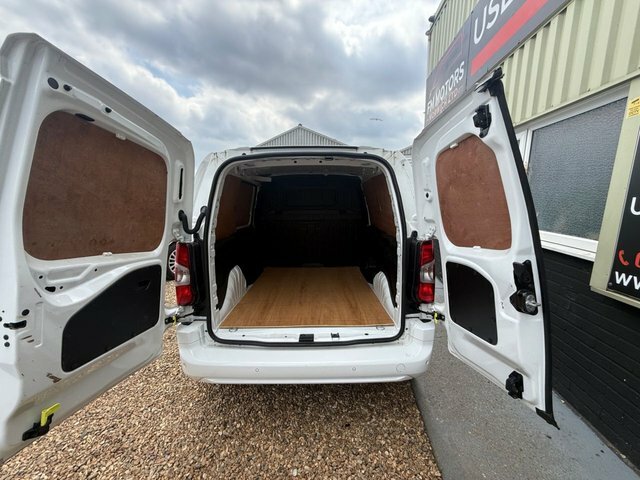 Vauxhall Combo Turbo D 2300 Sportive White #5
