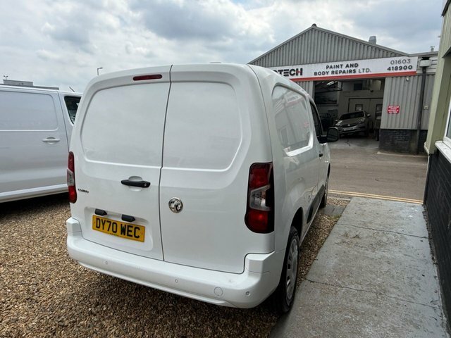 Vauxhall Combo Turbo D 2300 Sportive White #2