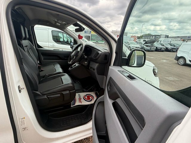 Vauxhall Vivaro Turbo D 3100 Sportive White #4