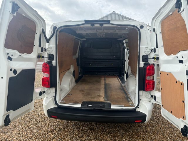Vauxhall Vivaro Turbo D 2900 Sportive White #5