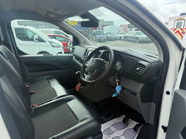 Vauxhall Vivaro Turbo D 2900 Sportive White #3