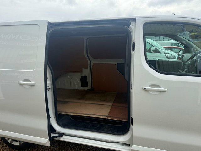 Vauxhall Vivaro Turbo D 2900 Sportive White #4