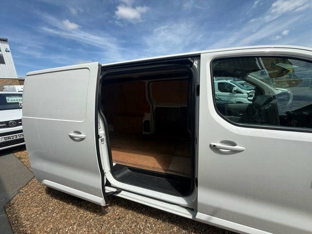 Vauxhall Vivaro Turbo D 2900 Sportive DV20NLP White #3