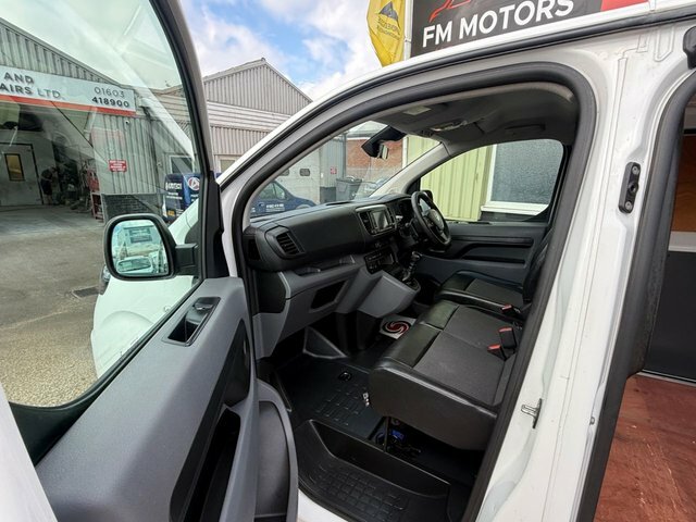 Vauxhall Vivaro Turbo D 2900 Sportive White #6