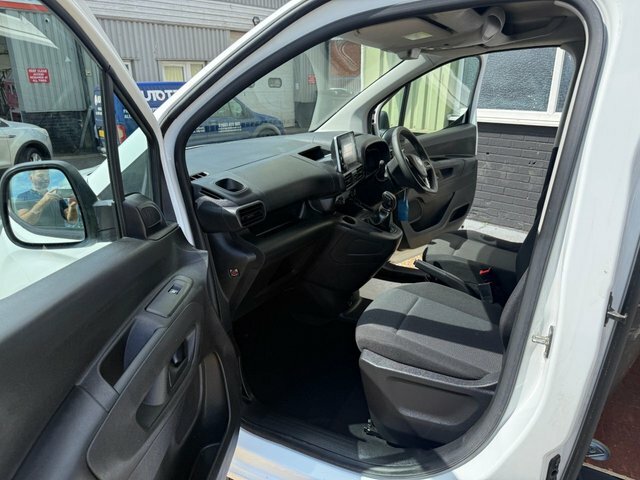 Vauxhall Combo Turbo D 2300 Sportive White #5