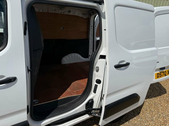Vauxhall Combo Turbo D 2300 Sportive White #3
