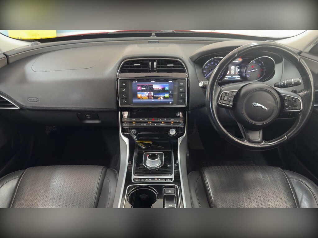 Jaguar XE 2.0D Portfolio Euro 6 Ss Red #4