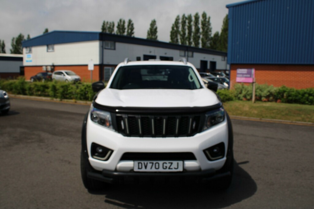 Nissan Navara Double Cab Pick Up Tekna 2.3Dci 190 Tt 4Wd White #3