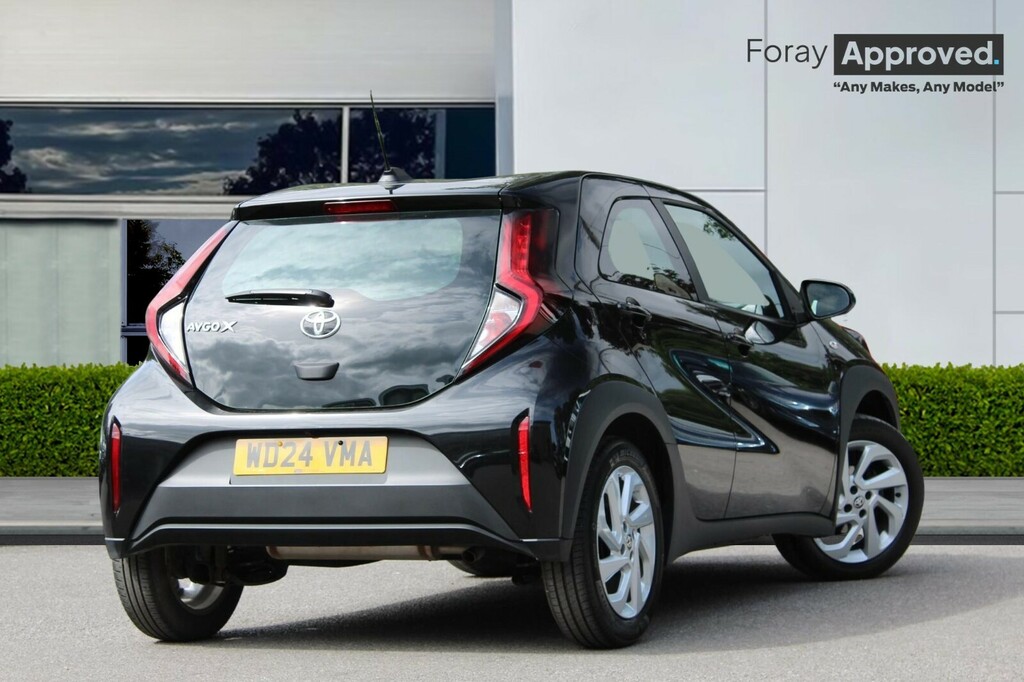 Toyota Aygo X 1.0 Vvt-i Pure WD24VMA Black #4