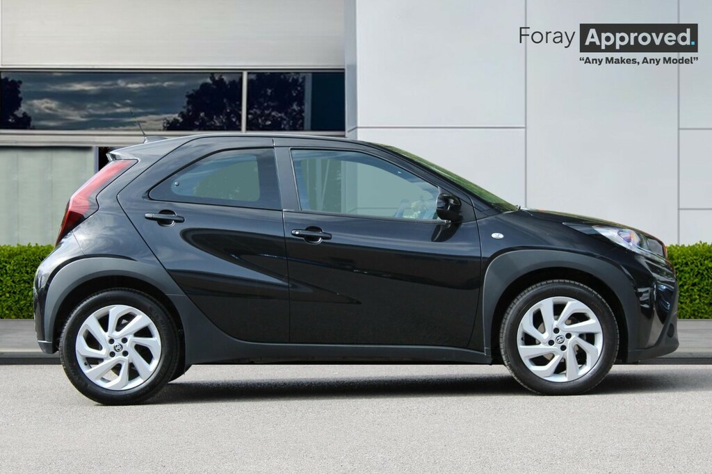 Toyota Aygo X 1.0 Vvt-i Pure WD24VMA Black #3