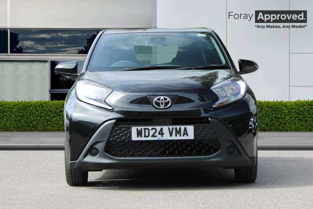 Toyota Aygo X 1.0 Vvt-i Pure WD24VMA Black #2