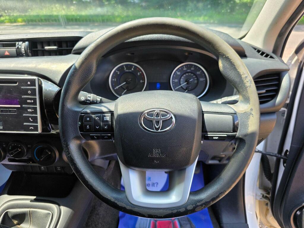 Toyota HILUX Active 4Wd D-4d Sc White #27