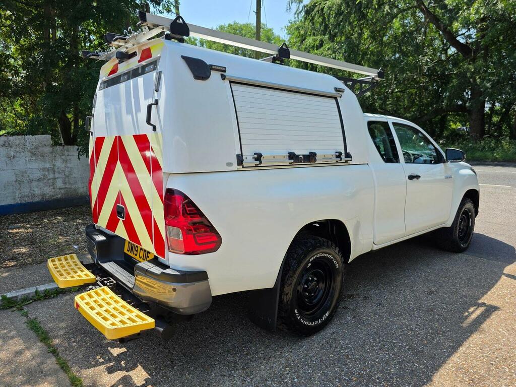 Toyota HILUX Pickup 2.4 D-4d Active 4Wd Euro 6 3.5T 2019 White #3