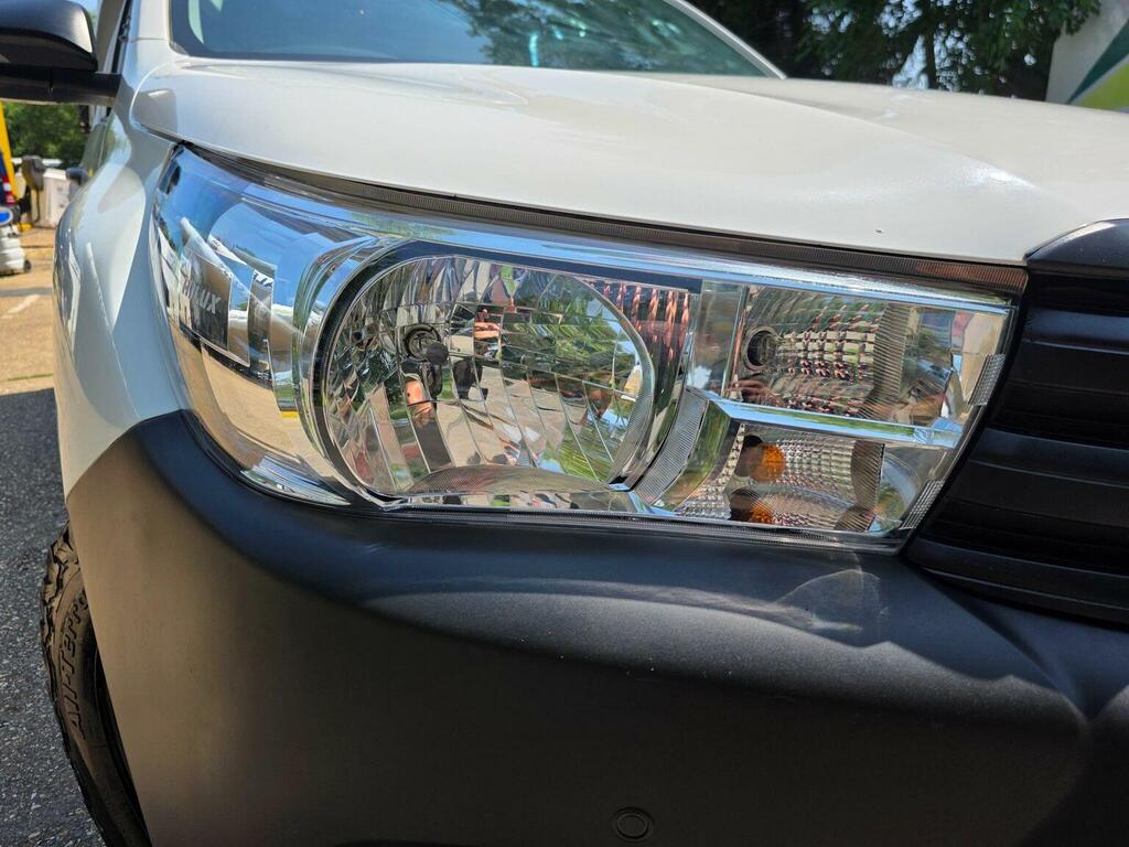 Toyota HILUX Active 4Wd D-4d Sc White #14