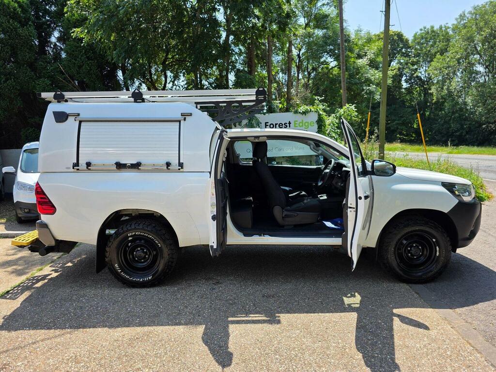Toyota HILUX Active 4Wd D-4d Sc White #7