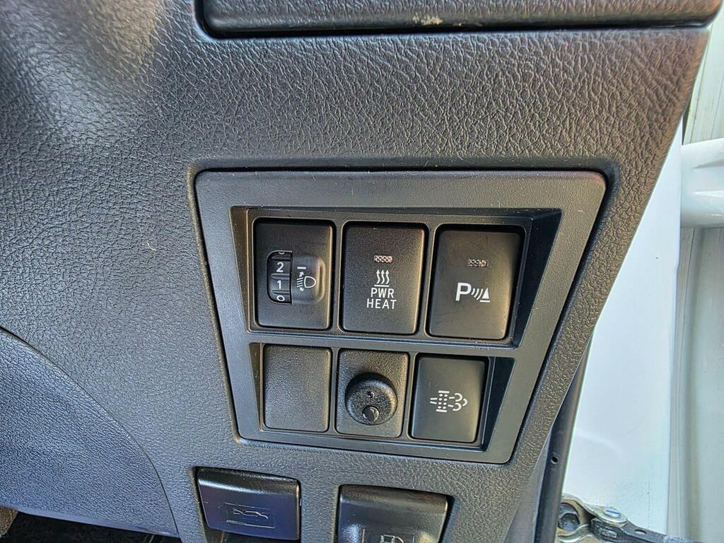 Toyota HILUX Active 4Wd D-4d Sc White #30