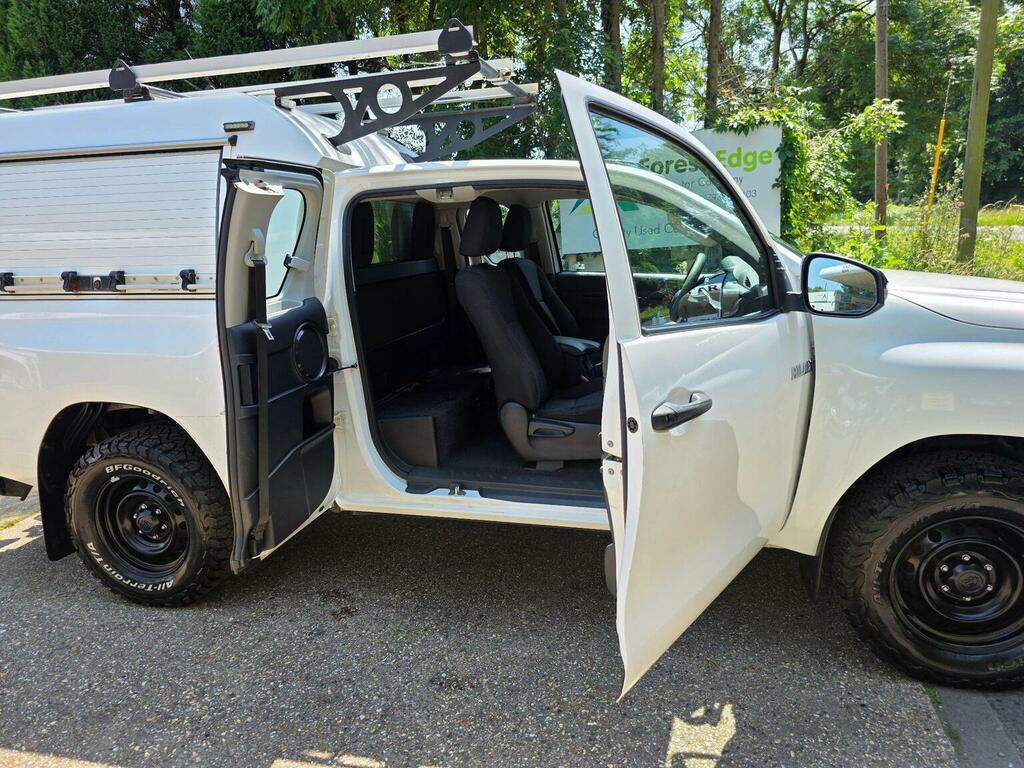 Toyota HILUX Active 4Wd D-4d Sc White #8
