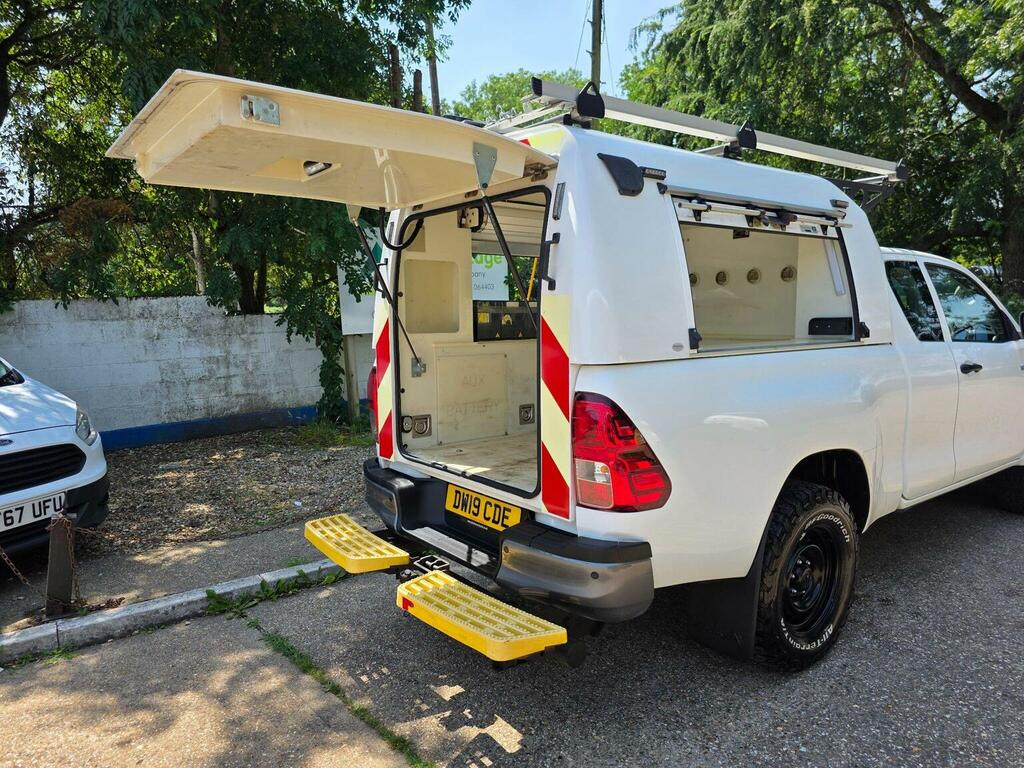 Toyota HILUX Pickup 2.4 D-4d Active 4Wd Euro 6 3.5T 2019 White #6