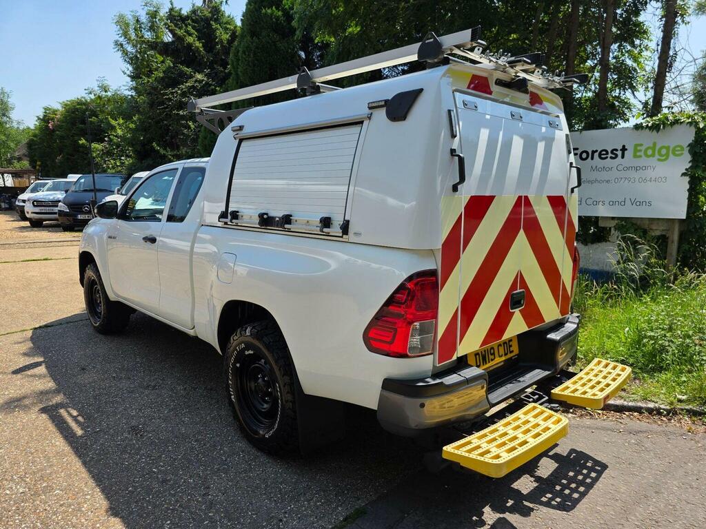 Toyota HILUX Active 4Wd D-4d Sc White #9