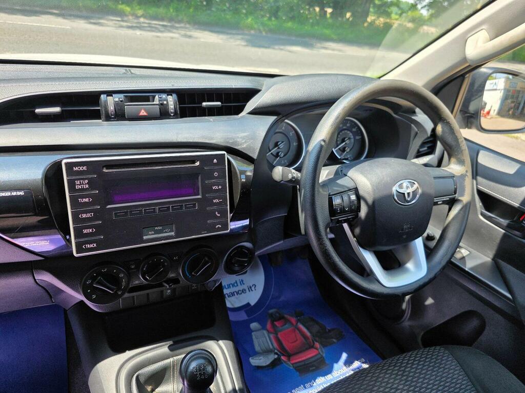 Toyota HILUX Active 4Wd D-4d Sc White #21