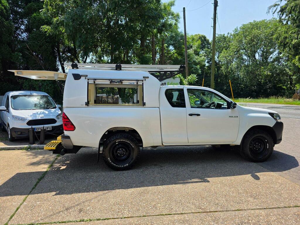 Toyota HILUX Pickup 2.4 D-4d Active 4Wd Euro 6 3.5T 2019 White #5