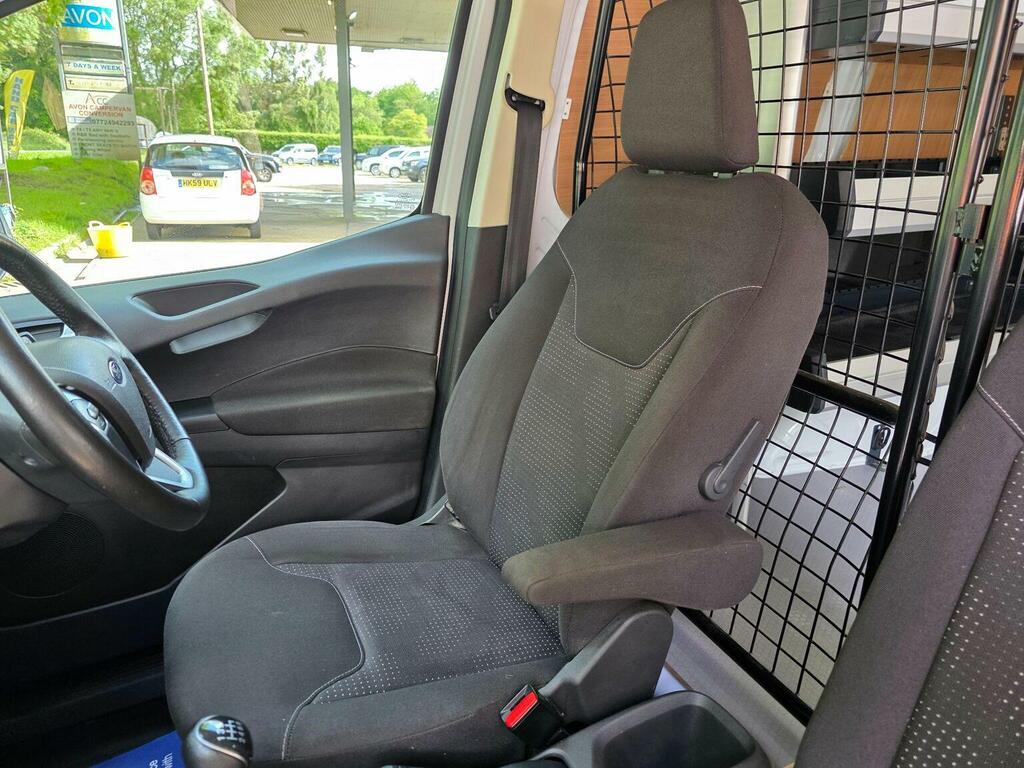 Ford Transit Courier Courier White #9